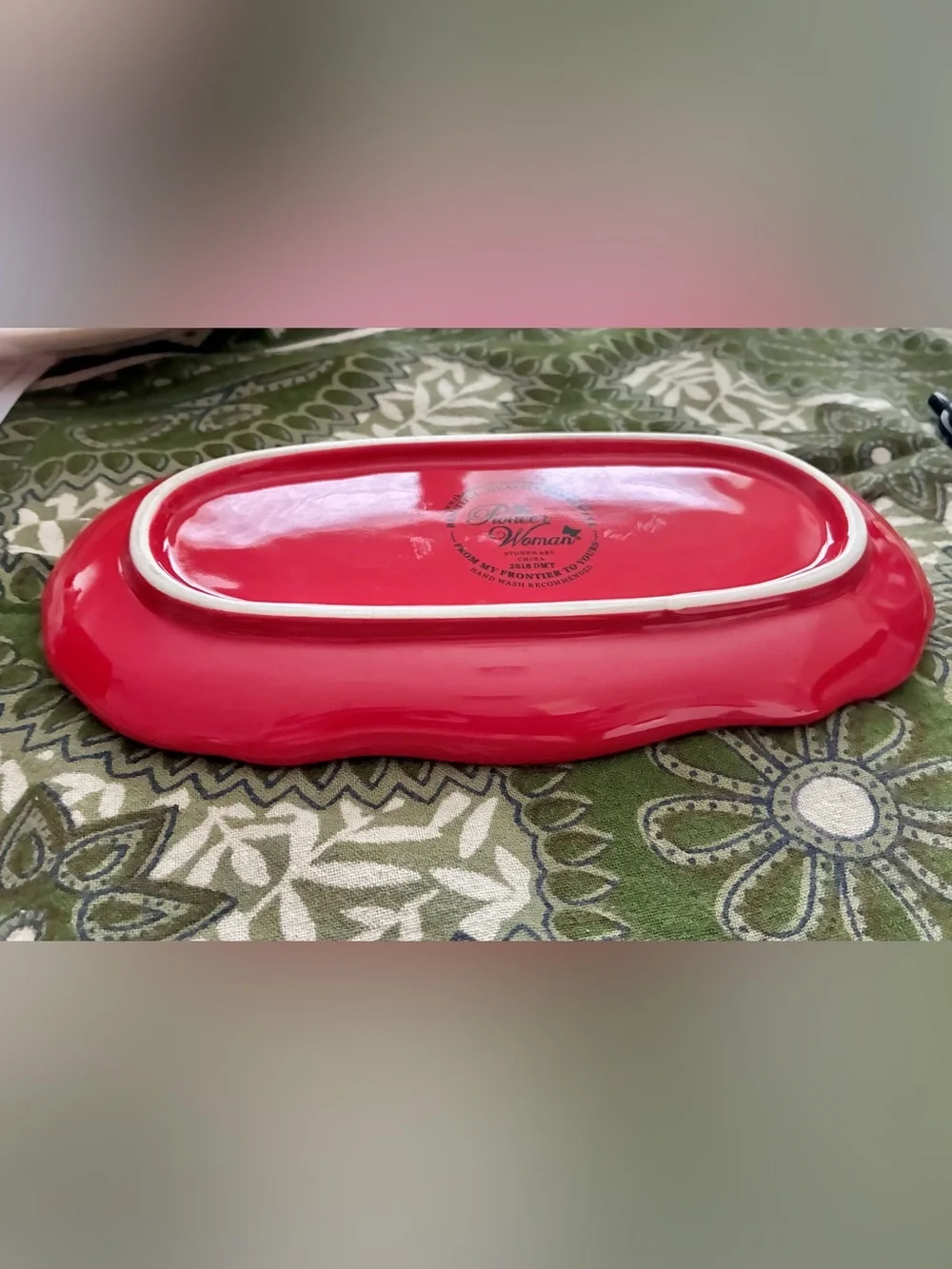 Pioneer Woman Red & White Butter Dish w/Glass Pull Top. EC. Embossed Floral Side